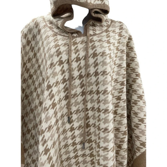 Coco + Carmen Brina Hooded Drawstring Pullover Knit Poncho Carmel Cream One Size - Picture 11 of 16
